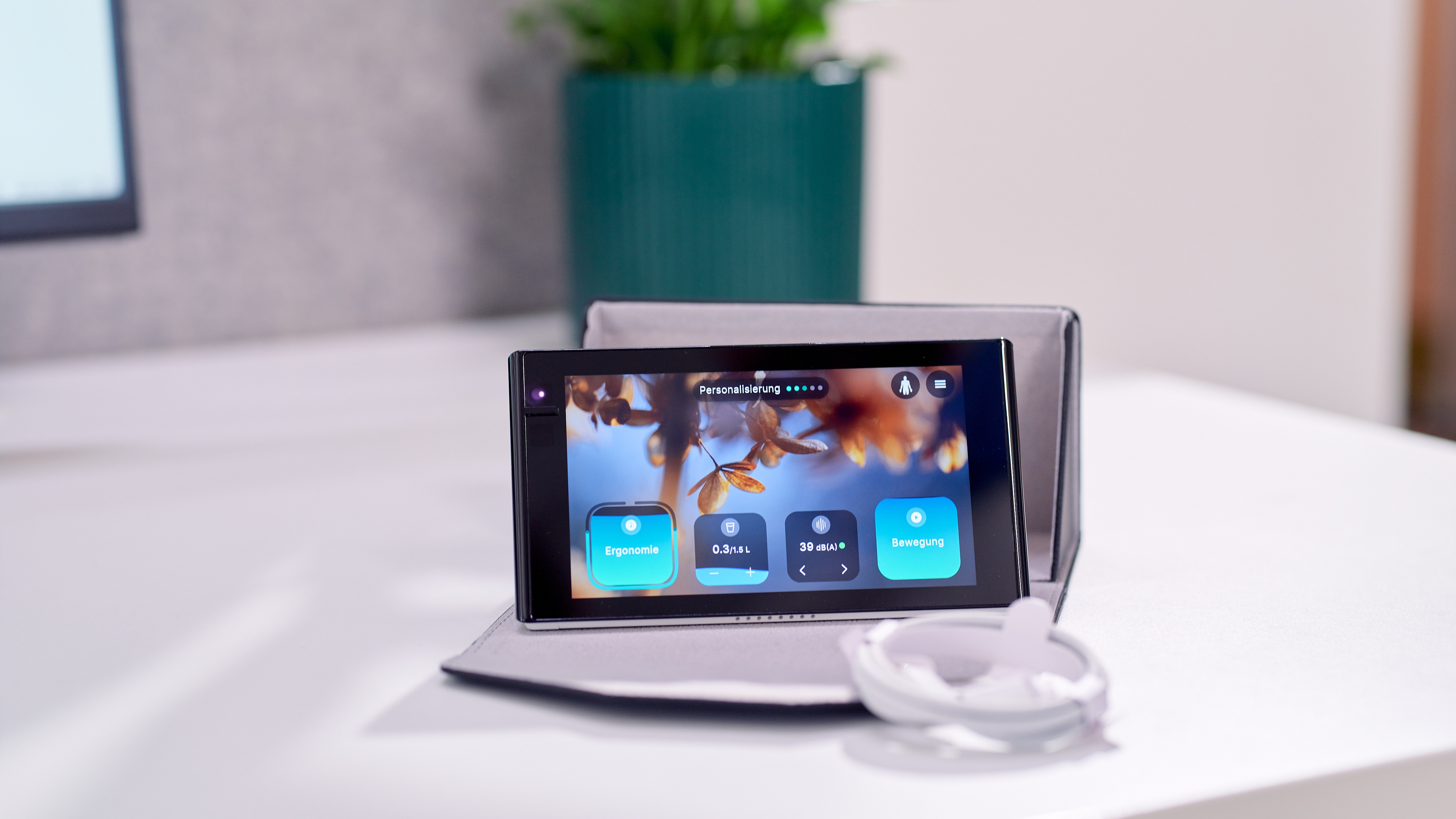 Isa Desk Device Tracks Posture Without Camera