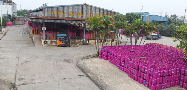 Tổng kho trung chuyển với sức chứa lớn cùng đội xe chuyên dụng, sẵn sàng đáp ứng nguồn cung gas liên tục.