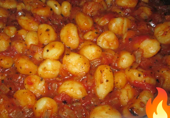 Постер Ньокки (паста) с томатно-луковым соусом