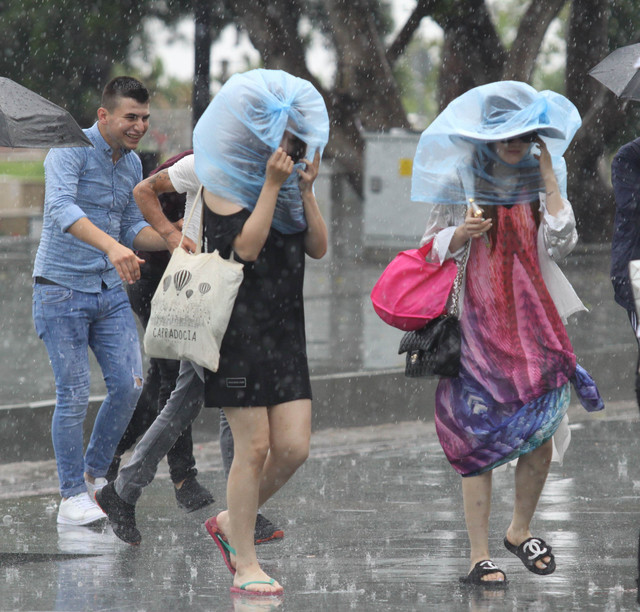 ANTALYA DA BAYRAM YAMURU