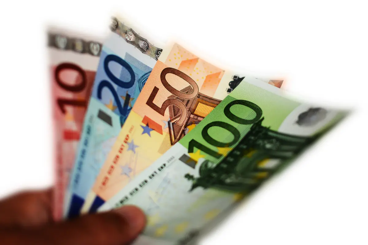 BCE anunță noi bancnote euro și susține numerarul