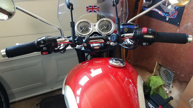 V9-T100-handlebars