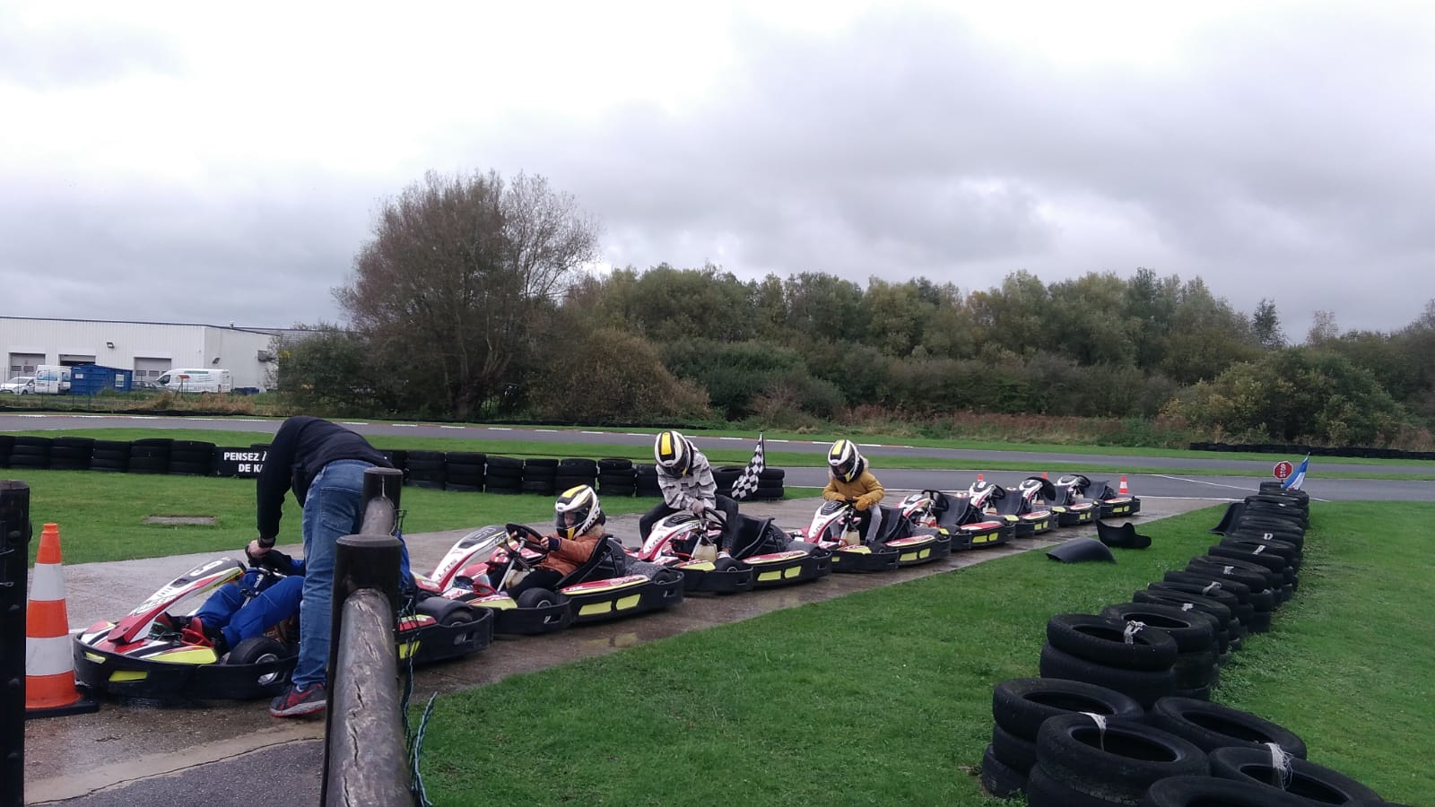 https://i.ibb.co/9WkpTgn/kart-memaster.jpg
