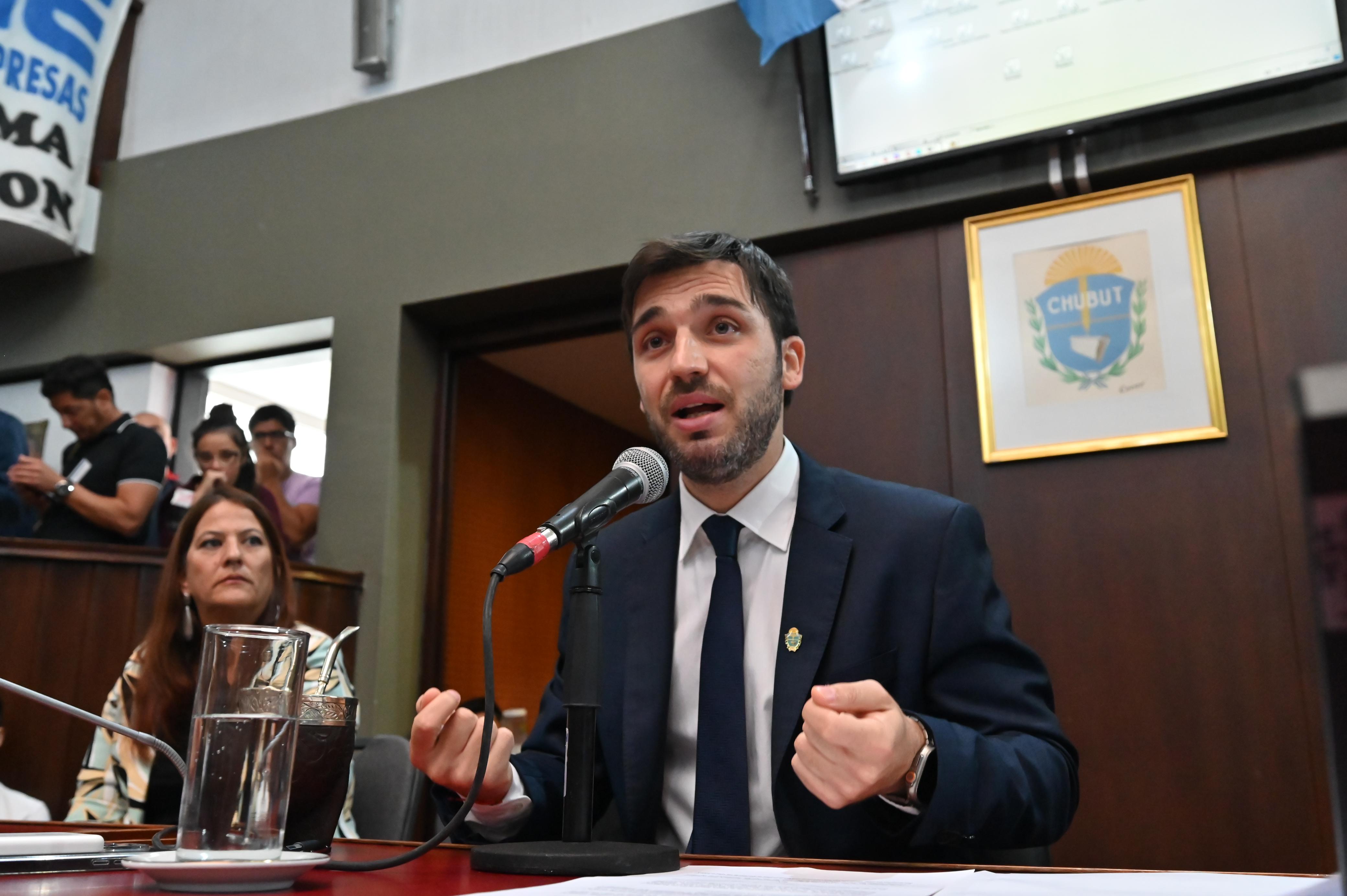 Torres: «Están garantizados los pagos de todos los salarios públicos»