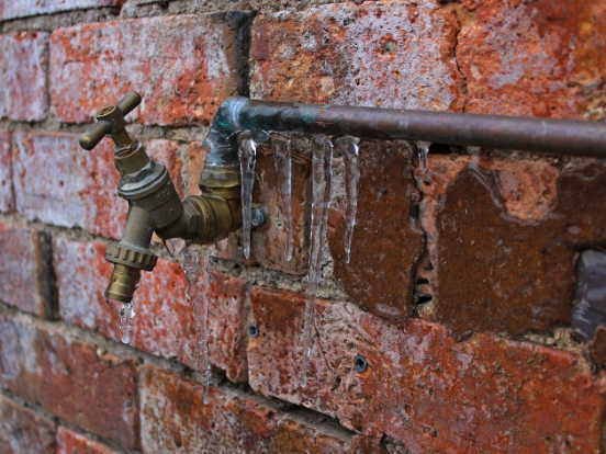 Winter Plumbing: How to Unfreeze Pipes & Prevent Damage