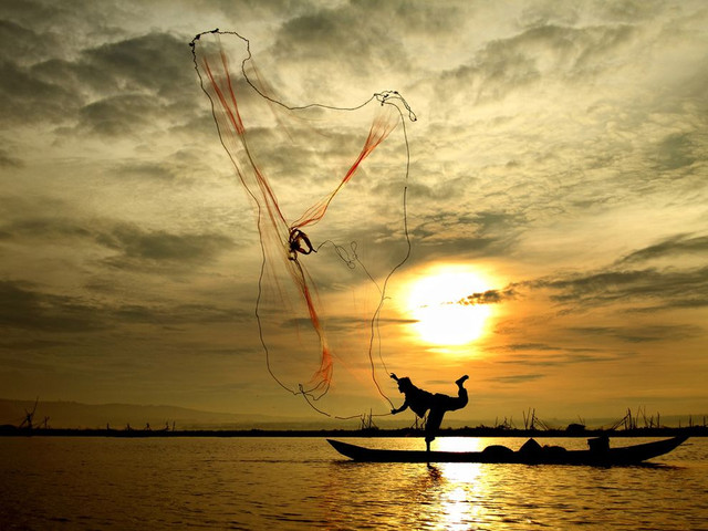 sunset-central-java-indonesia-29427-990x742