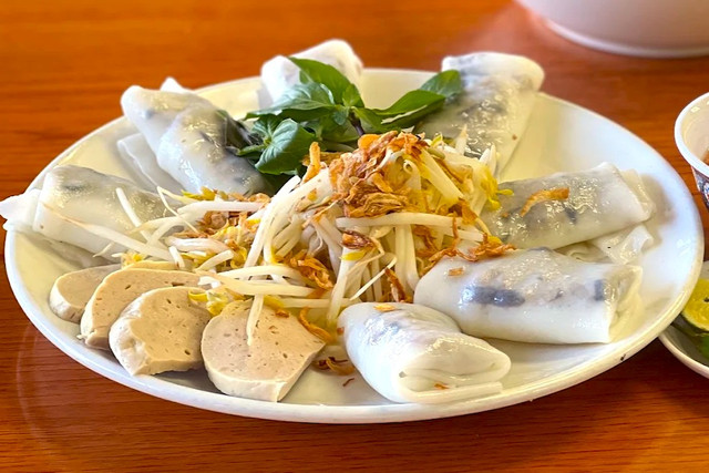Steamed-Rice-Rolls-with-Minced-Pork