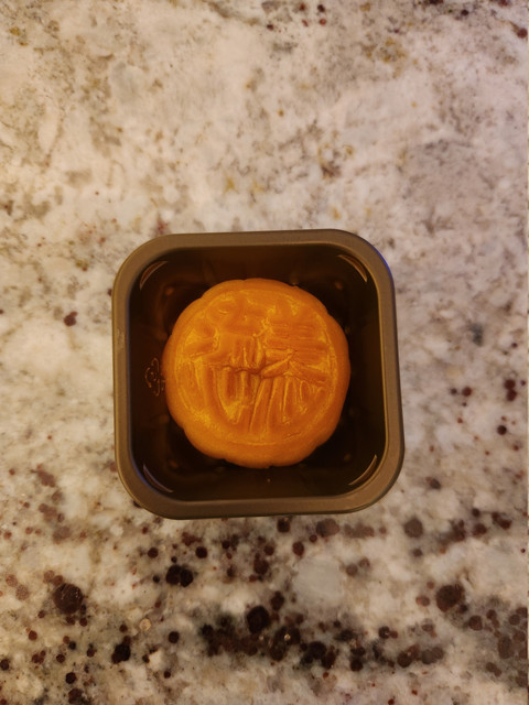 流心奶黄月饼打开