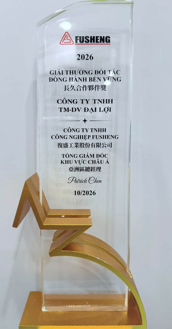 Đại Lợi vinh dự được TGĐ Khu vực Châu Á - đại diện cho tập đoàn Fusheng trao tặng giải thưởng Đối Tác Đồng Hành Bền Vững Đại Lợi vinh dự được TGĐ Khu vực Châu Á - đại diện cho tập đoàn Fusheng trao tặng giải thưởng Đối Tác Đồng Hành Bền Vững