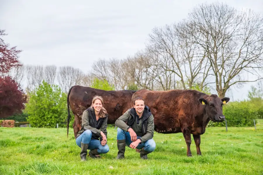 Biologisch grasgevoerd vleespakket bestellen bij de boer - Biologische boeren Arjan en Martine Bisschop uit Herwen - Vleeskopenbijdeboer.nl