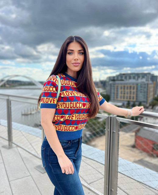 Eleonora-Boi-Wallpapers-Insta-Fit-Bio-9.jpg