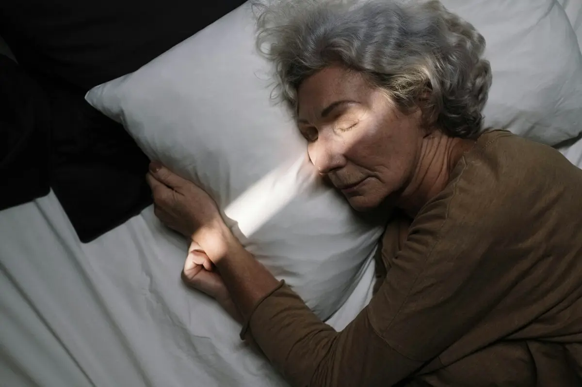 Online Therapy Eases Sleeplessness & Worry in Seniors