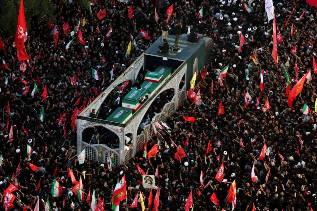 Global Tensions Rise as US and Iran Exchange Threats Amidst Diplomatic Efforts