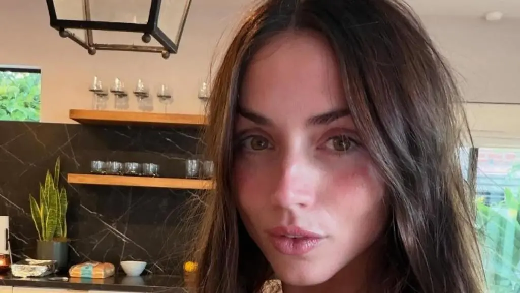 Ana de Armas Stuns in Daring Black Gown