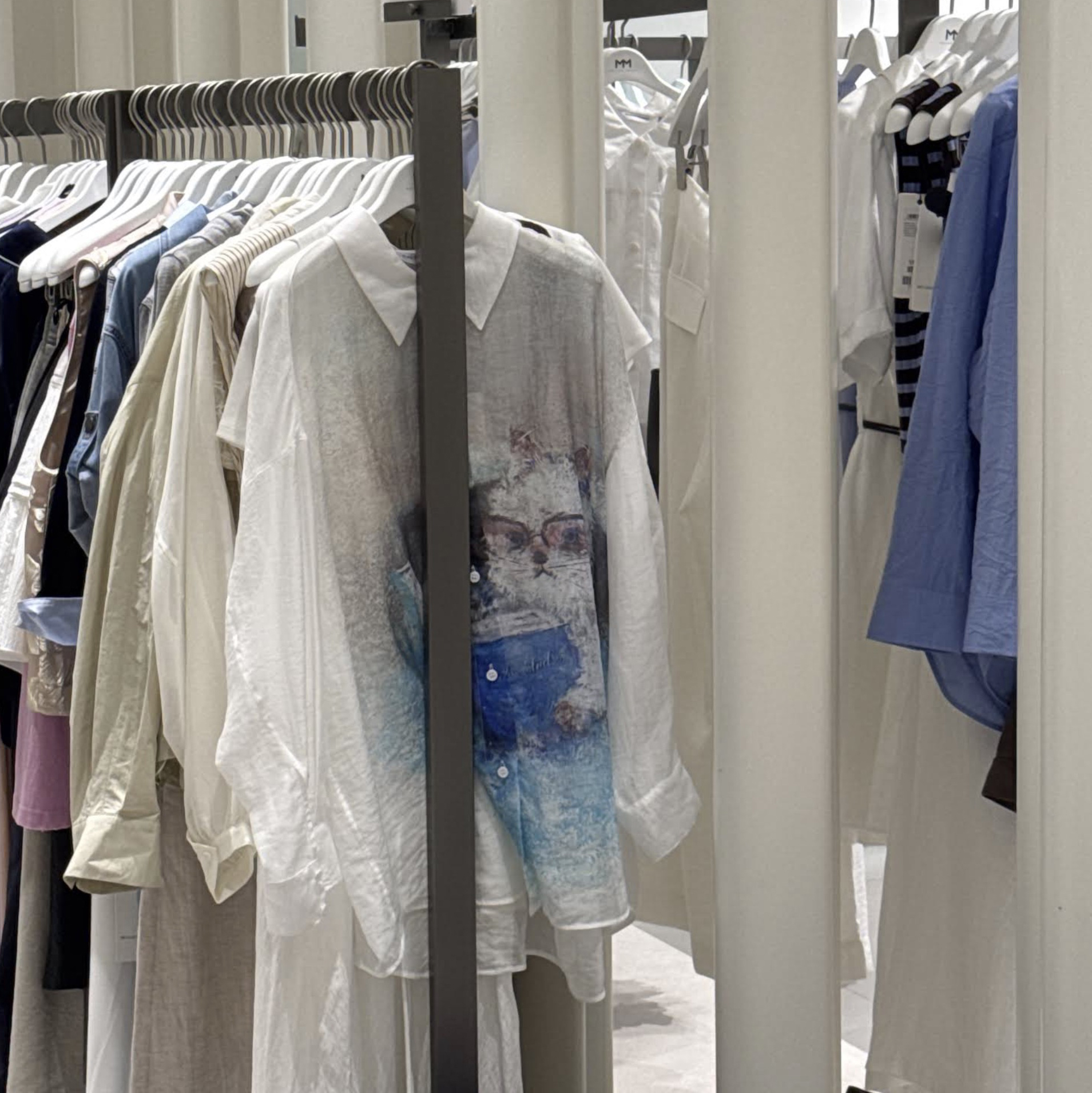 Meilleur Moment cashmere and linen fashion display