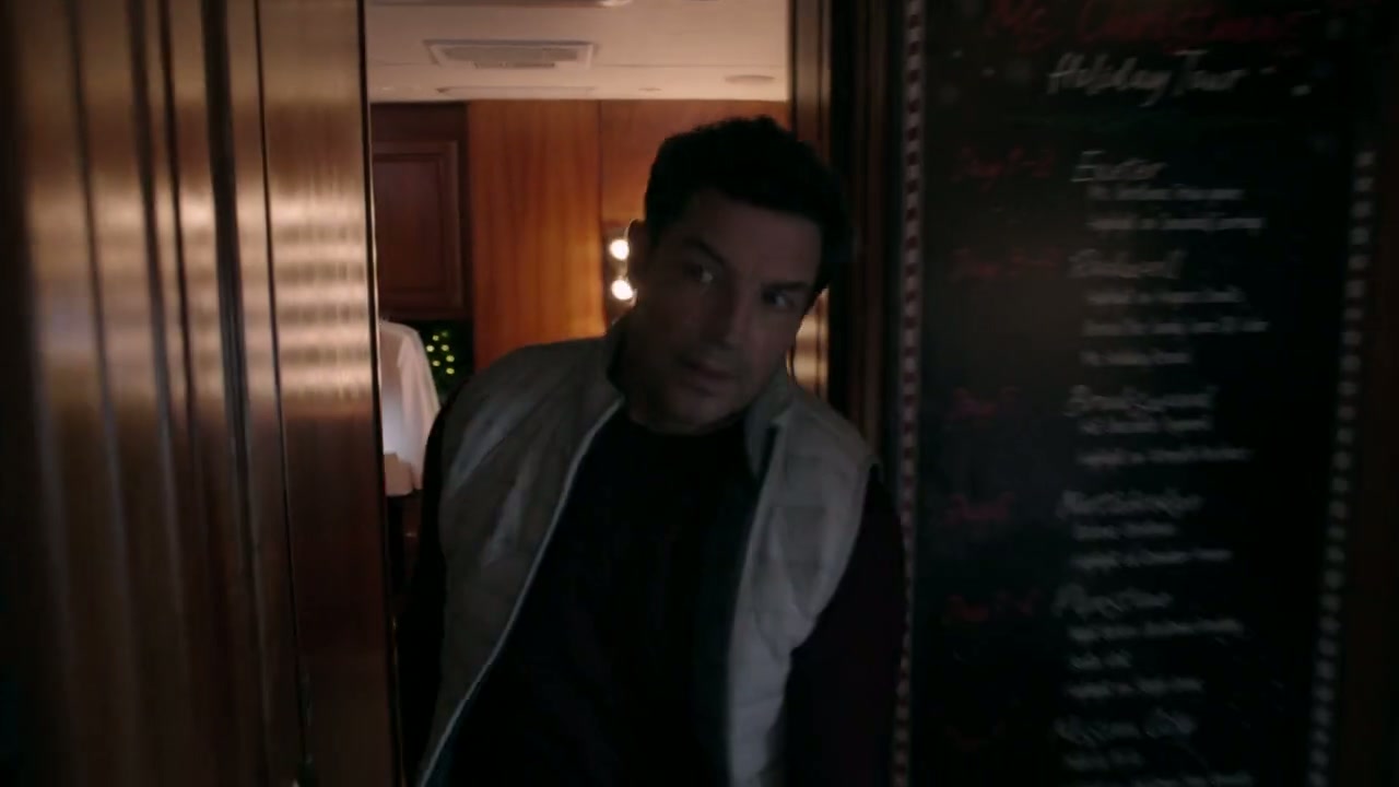 Ms. Christmas Comes to Town Screenshot