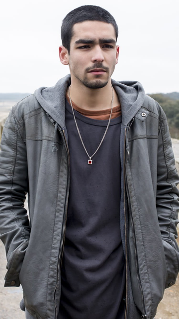 omar-caminando