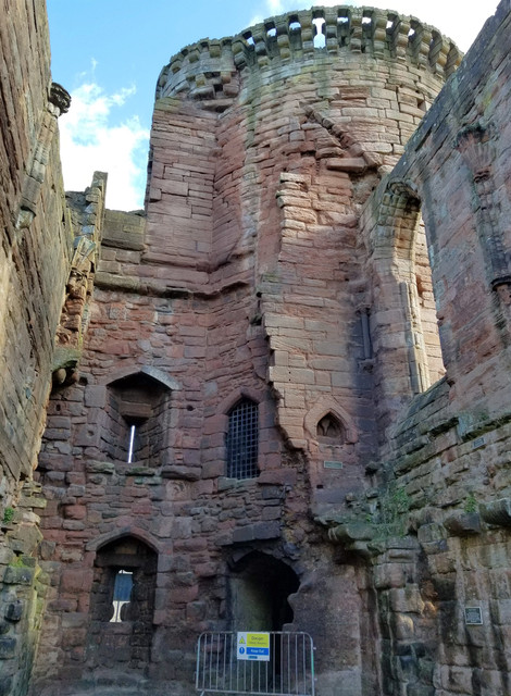 Bothwell-Castle.jpg