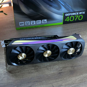 https://i.ibb.co/9vZZgfM/carte-graphique-zotac-gaming-rtx-4070-amp-airo-02.jpg