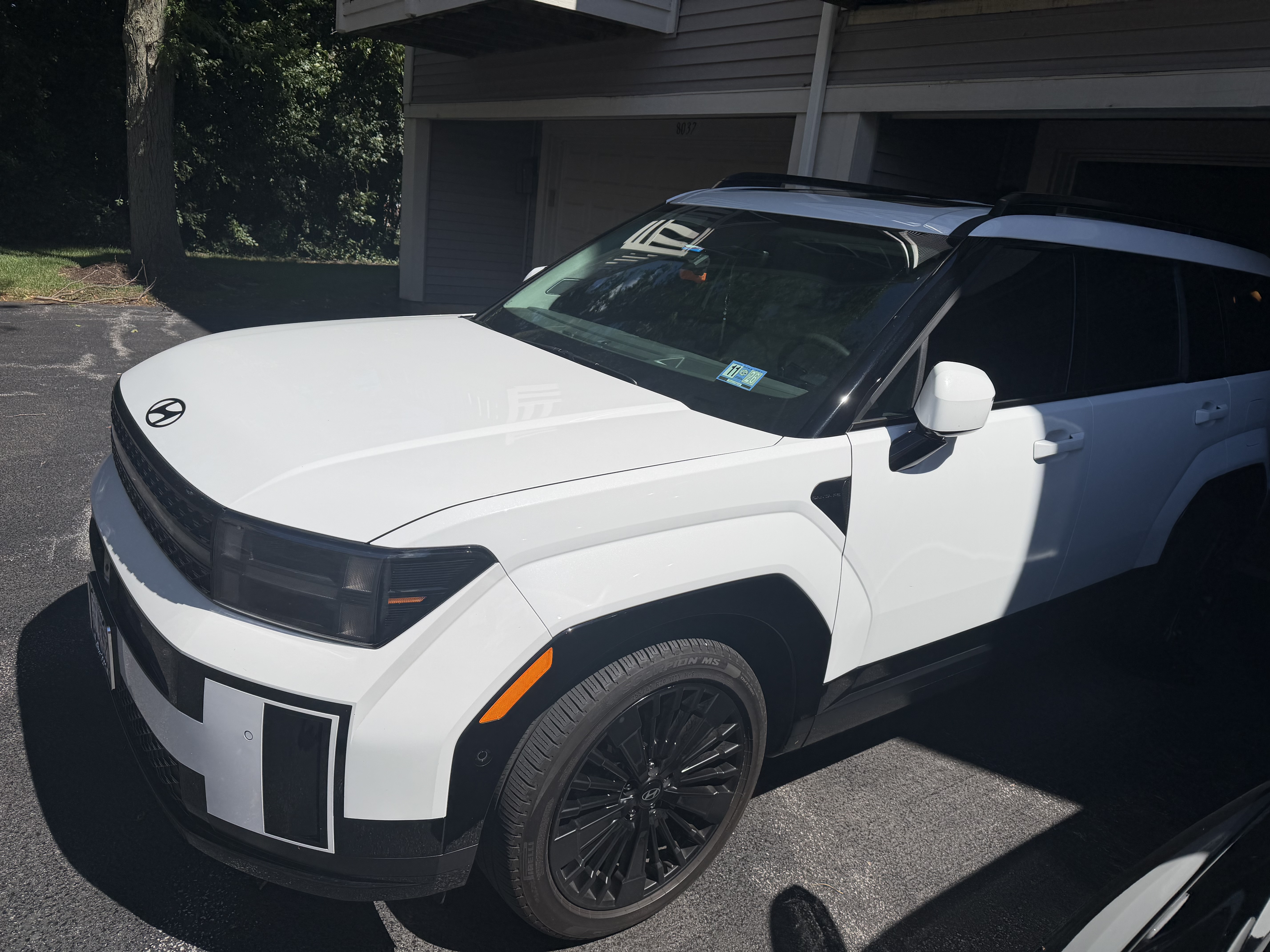 White Hyundai Santa Fe