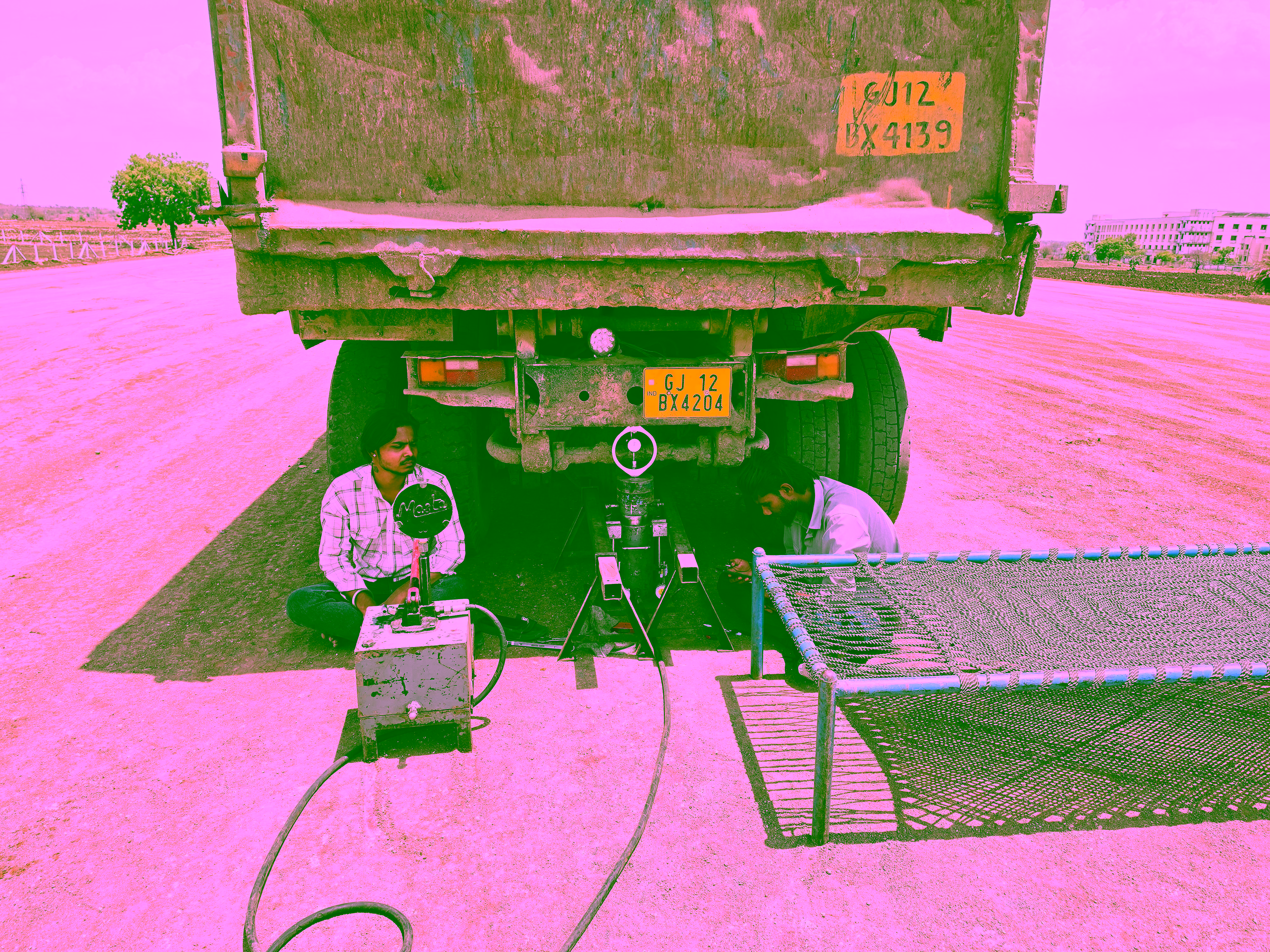 Plate load test on the pavement
