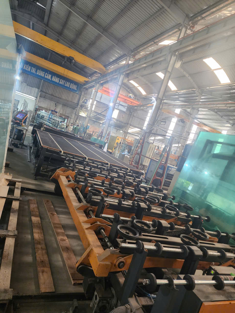 Máy cắt kính CNC