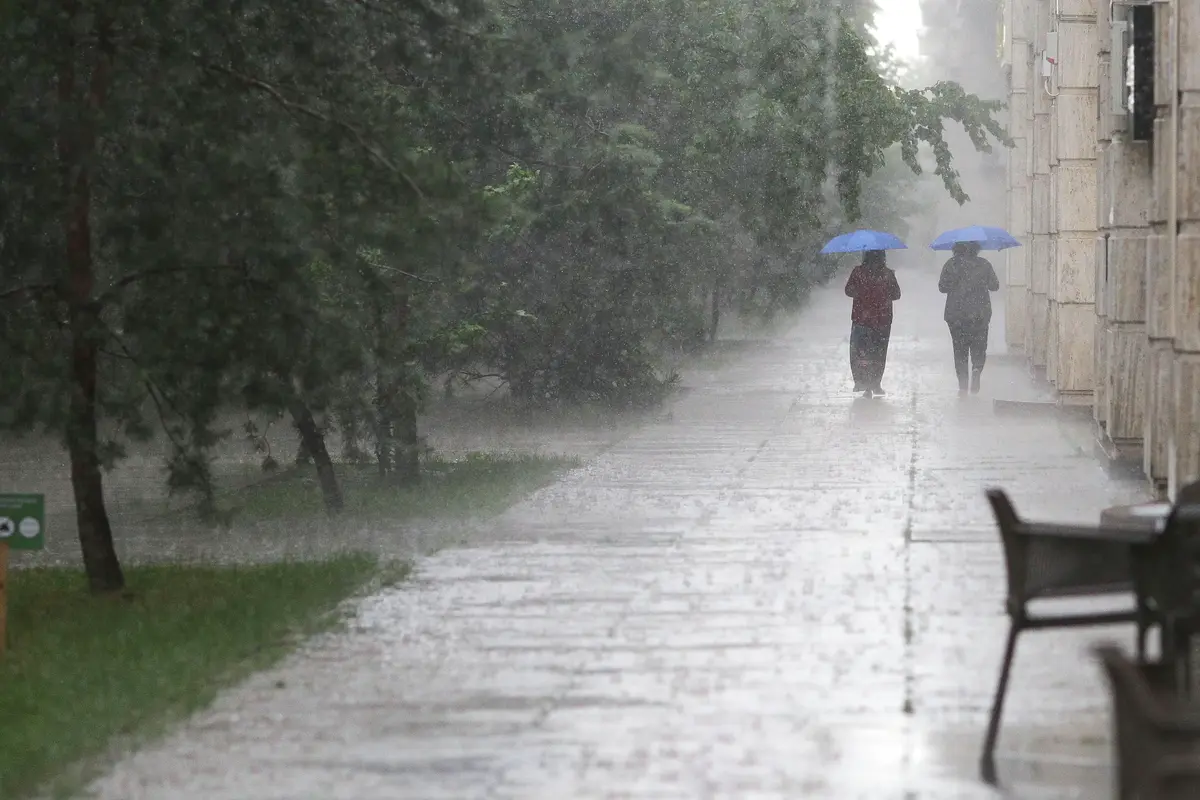 Bucureștiul este sub alertă meteo din cauza furtunilor și ploilor torențiale.