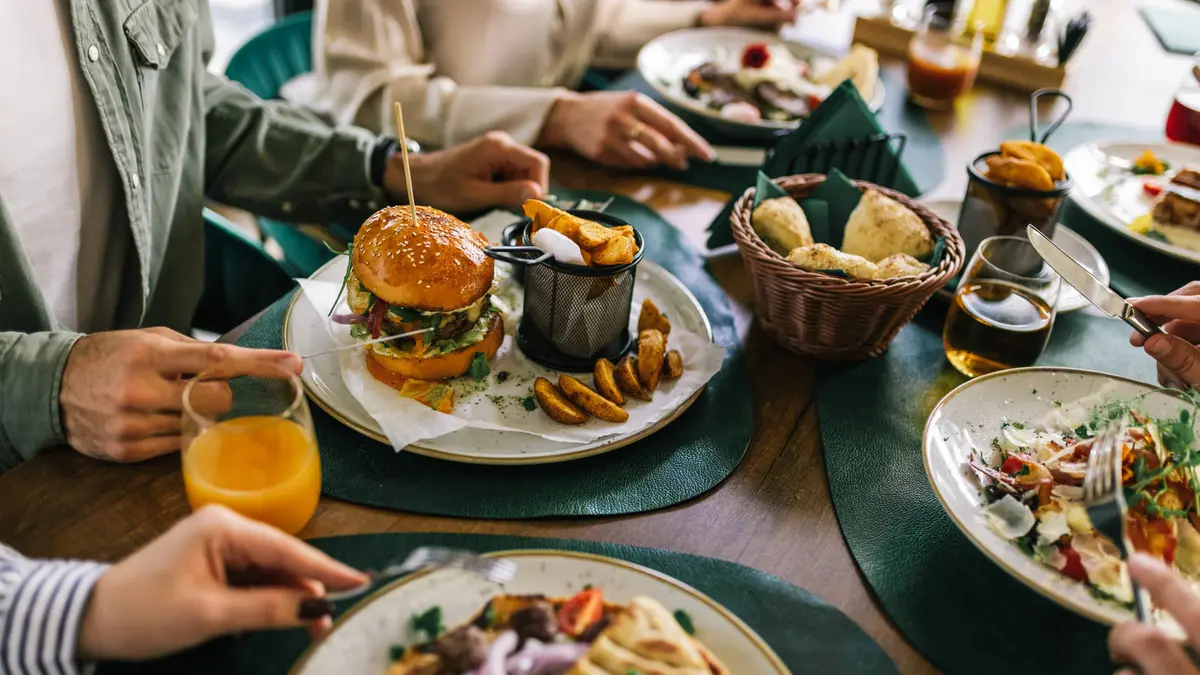 Manhattan Burger Chain Predates Shake Shack by Three Decades, Still Dominates City’s Burger Scene