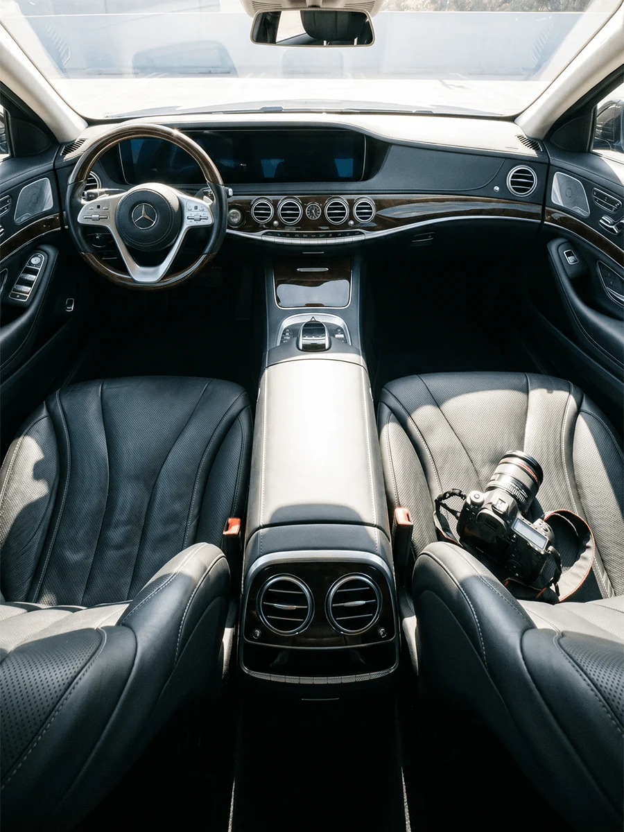SteamClean Pro en interior del auto