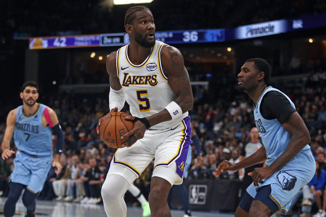 Deandre Ayton em ação pelo Lakers