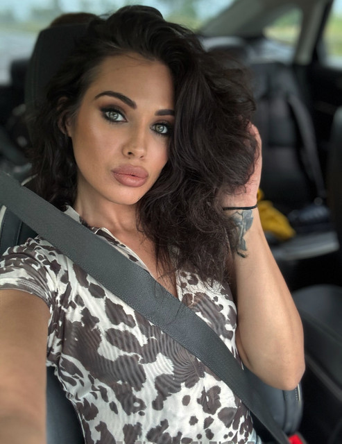 Ada-Adamczyk-Wallpapers-Insta-Fit-Bio-1.jpg