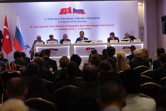 TRK-RUS-TOPLUMSAL-FORUMU-GELECEE-IIK-TUTTU
