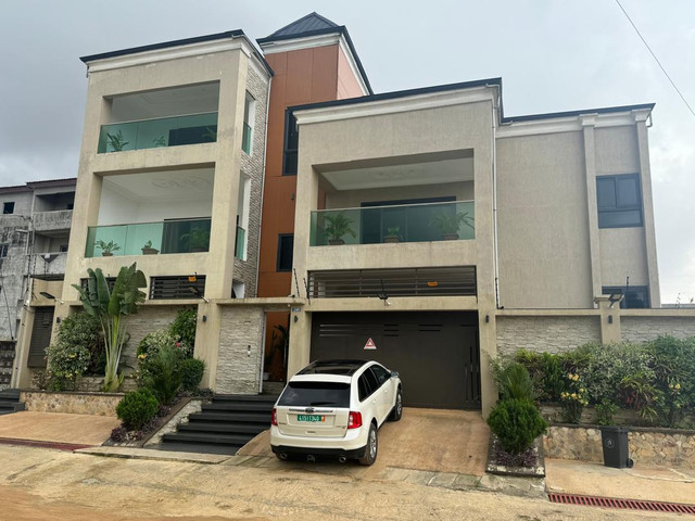 Triplex · 7 chambres · Angré Nouveau CHU, Cocody · à vendre