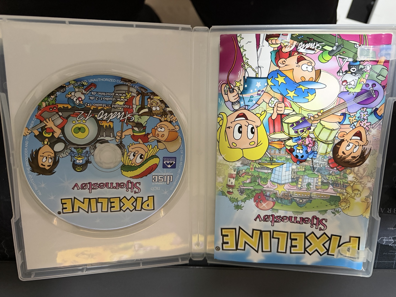 Pixeline Stjernestøv CD and booklet