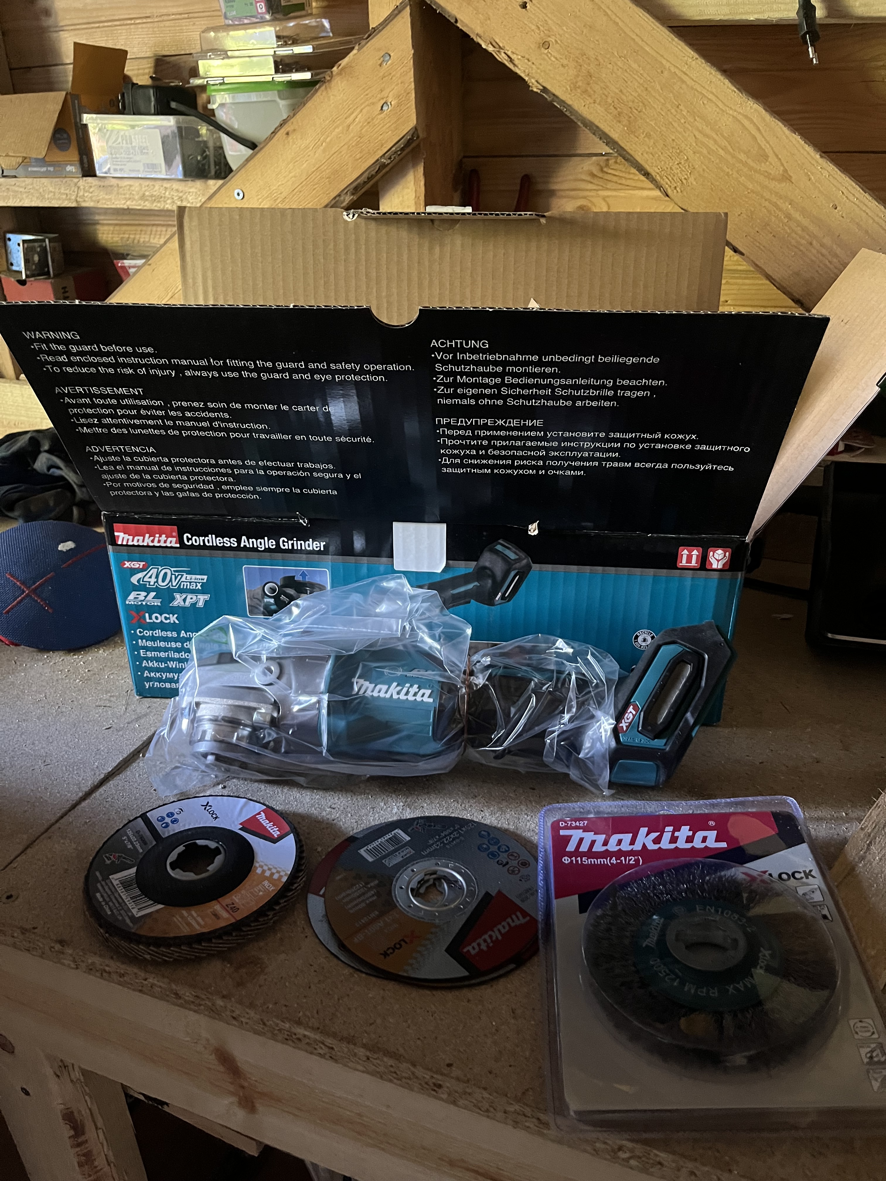 Makita kulmahiomakone 40v NOUSIAINEN