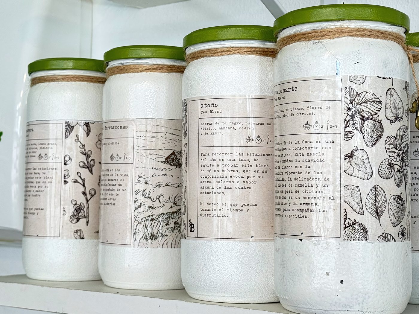 Frascos de blends de té con etiquetas de Fusionarte
