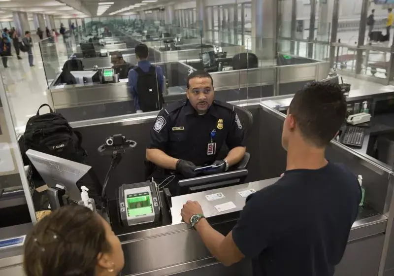 US Prosecutors Charge Atlanta Man After Phone Wipes During Airport Search