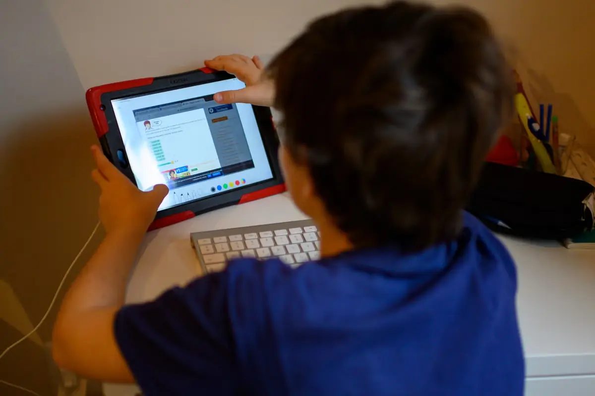 Los Angeles Schools Ban Screens for Young Children