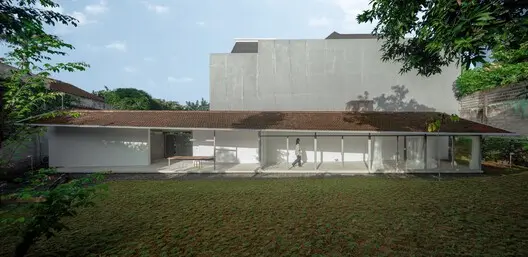 Casa strâmtă se întinde la 24 de metri