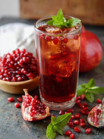 Pomegranate Berry Iced Tea: Boost Your Antioxidant Intake!