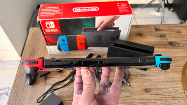 [For Sale] - Nintendo Switch V1 unpatched - Boxed with all original ...