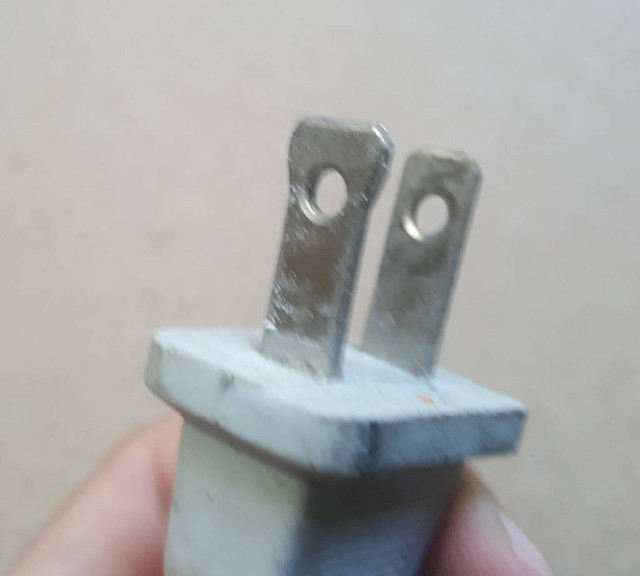 306585
