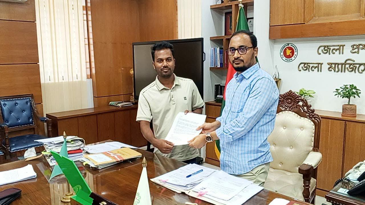 ঝিকরগাছায় ফ্যামিলি কার্ড জরিপে নিয়োগে অনিয়মের অভিযোগ, জেলা প্রশাসকের কাছে জুলাই যোদ্ধার লিখিত আবেদন