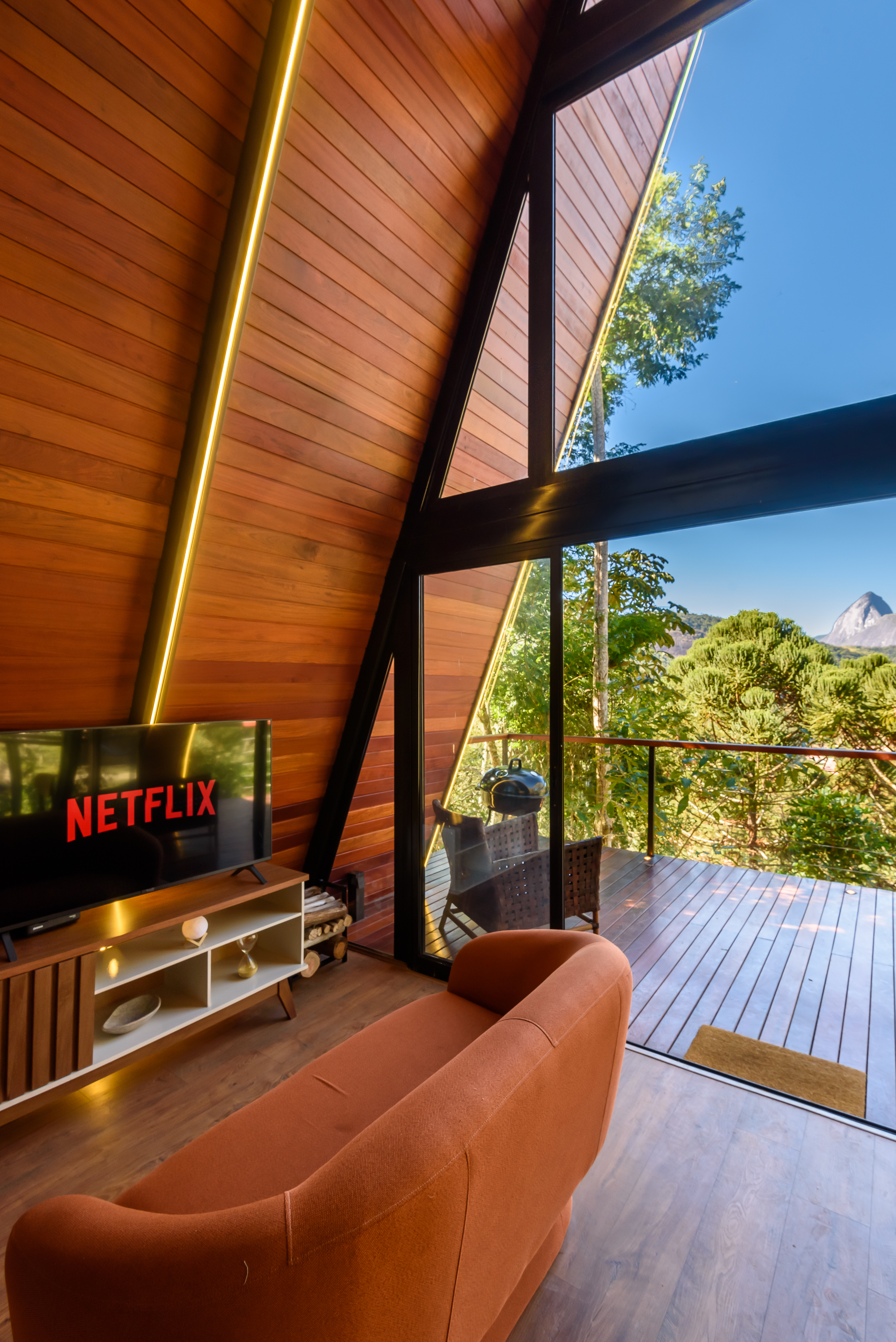 Chalé A-frame com vista para a montanha