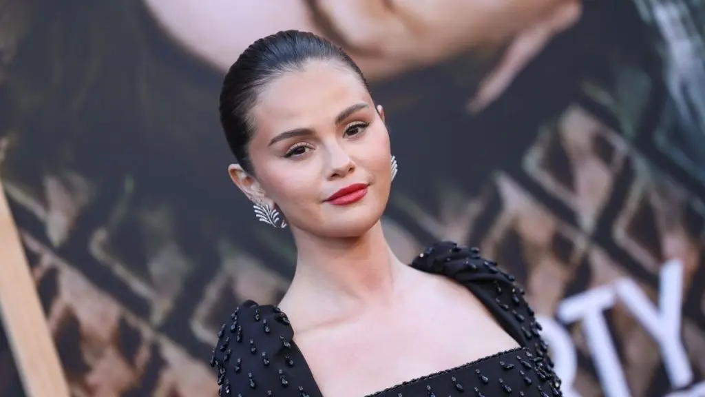 Selena Gomez's New Hair Color Sparks Online Debate