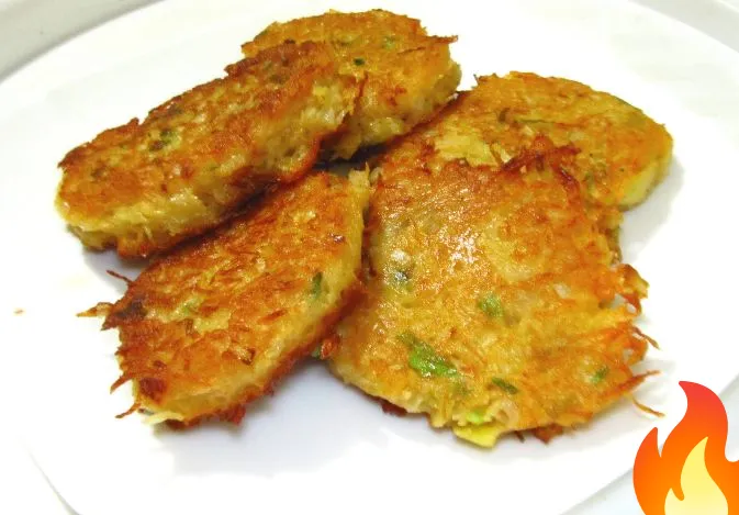 Постер Картофельные оладьи с зеленым луком, паприкой и мускатным орехом
