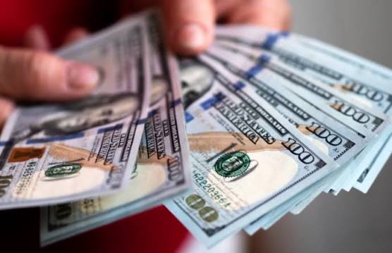 الدولار يسبق السوق.. والليرة تدفع فاتورة المحروقات