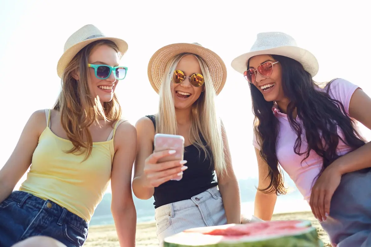 Smart Ways to Cut Phone Costs While Traveling Abroad