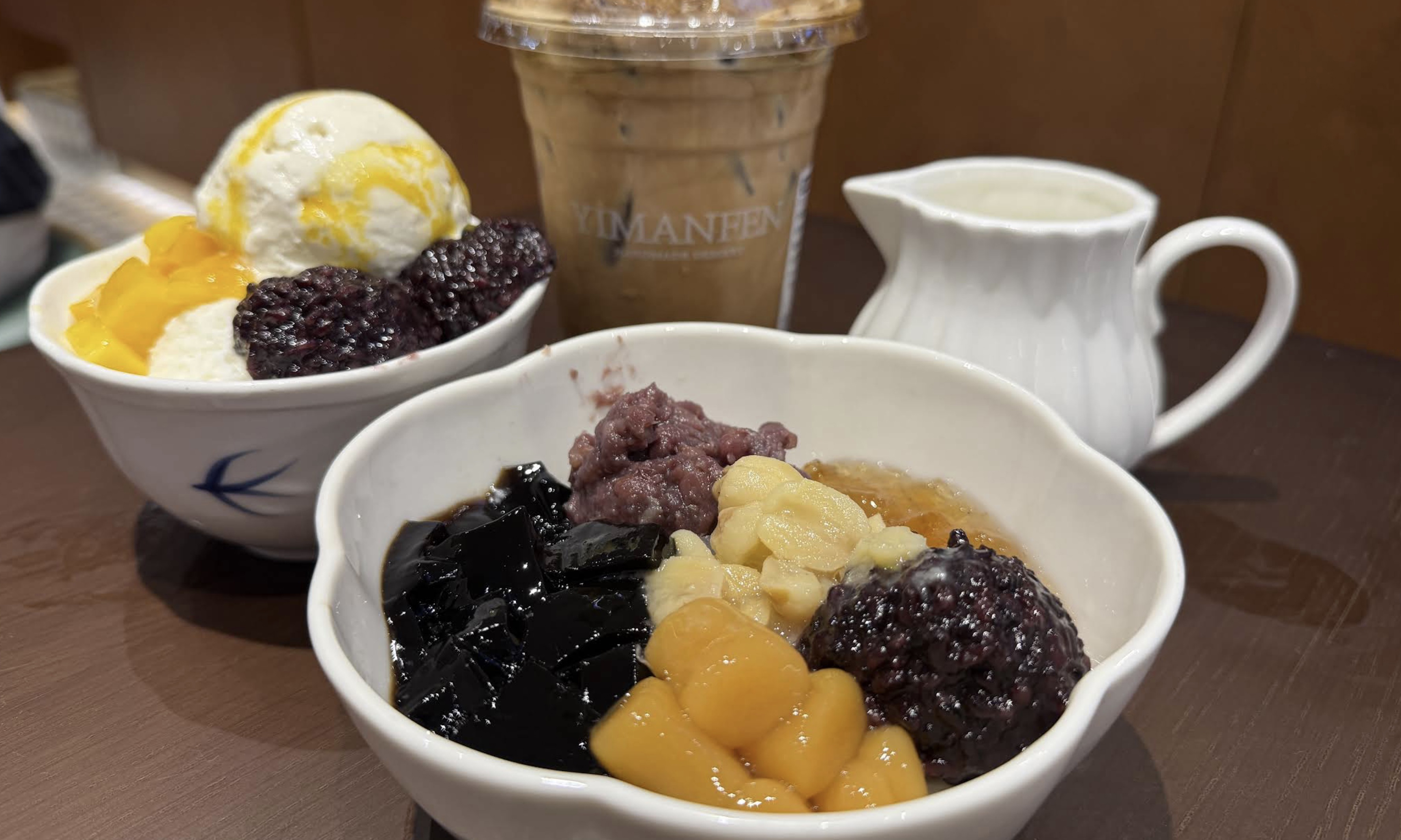 Whole-leaf tea drinks and desserts at YIMANFEN