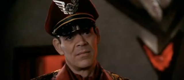 Raul-Julia-Street-Fighter